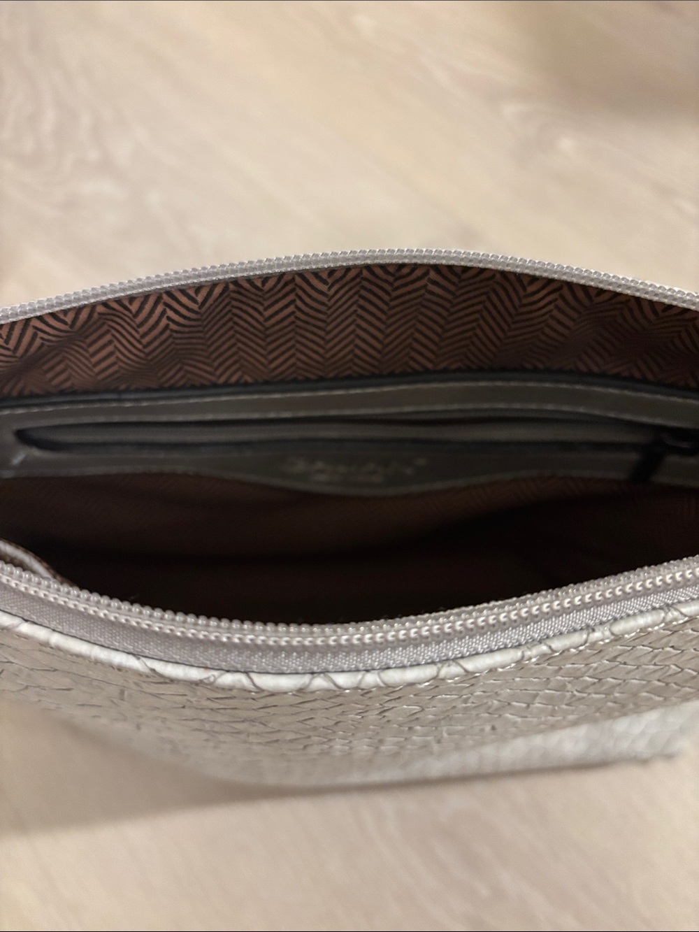 Textured White Python-Effect Cosmetic Pouch - Picture 4 of 5